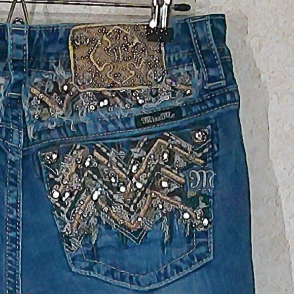 Miss Me Signature Boot Jeans Sequin Rhinestone Pockets Silver Label Sz28/29 NWOT - Picture 2 of 14